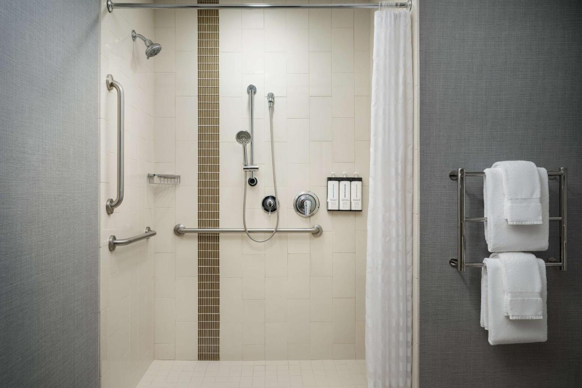 Hyatt Place Canton Lake Cable Kültér fotó